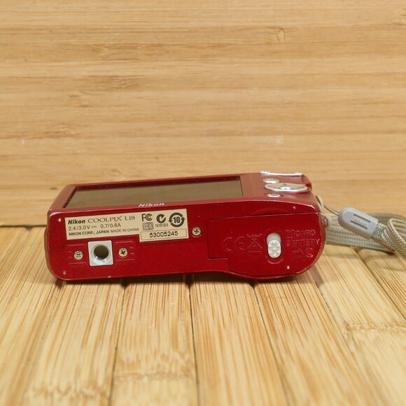 Nikon Coolpix L18 8MP Digital Camera with 3X Optical Zoom, Red - Picture 6 of 9